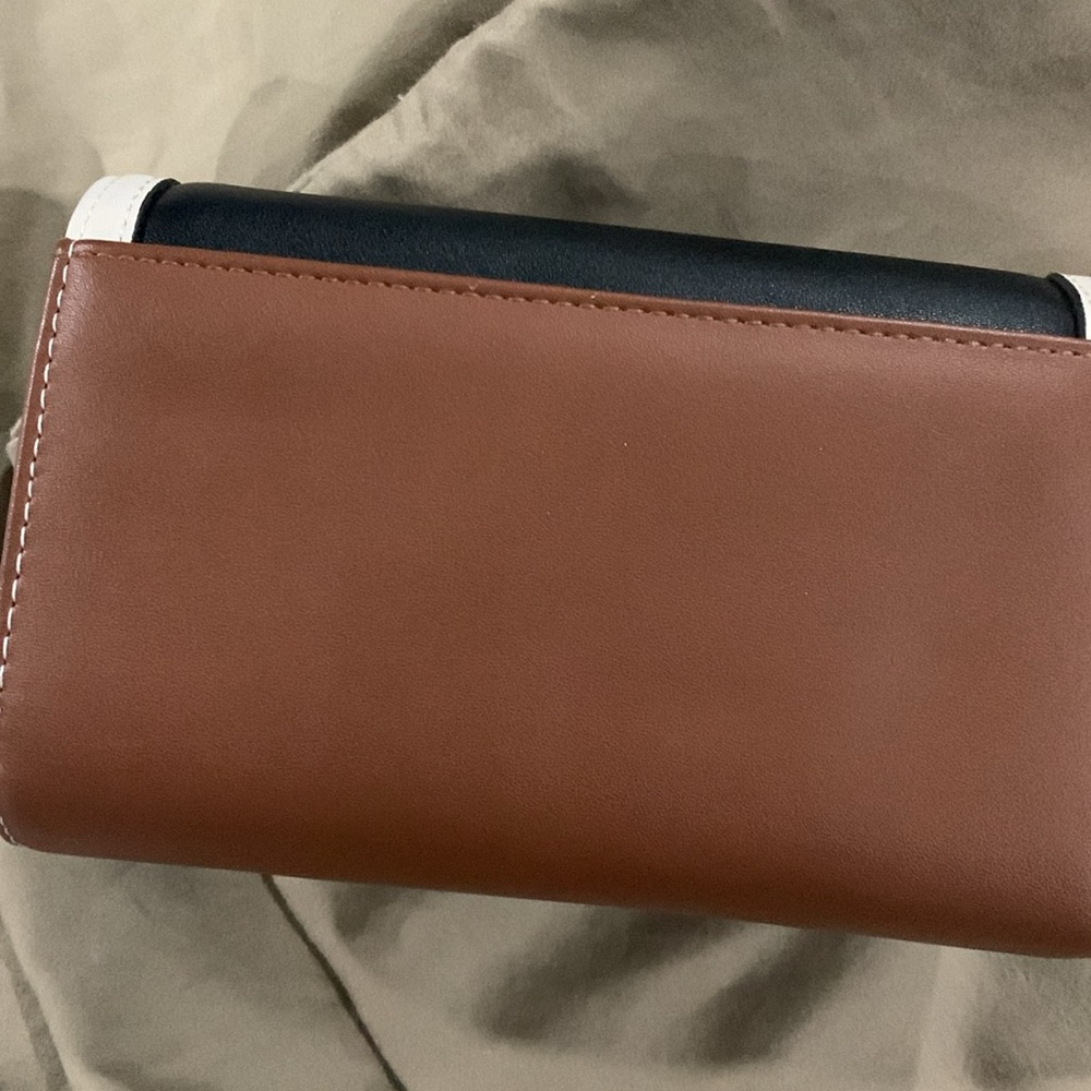 Guess Wallet - Picture 5 of 6